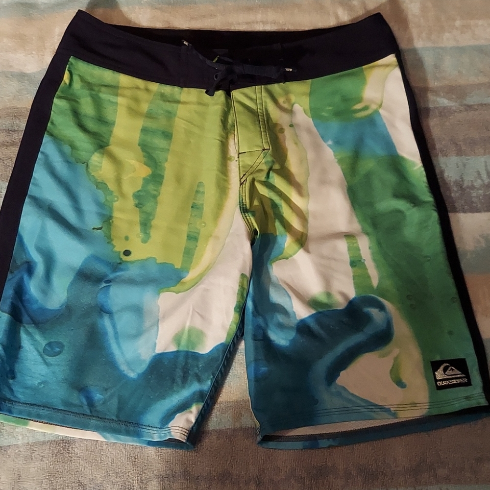 Men's Quicksilver Boardshorts Size 32